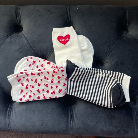 Kate ♠️ Spade new Valentine’s Day socks package.  Fits size women6-10 - Picture 2 of 5